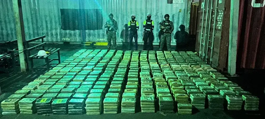 Policía Nacional desmantela importante cargamento de droga en el Pacífico.