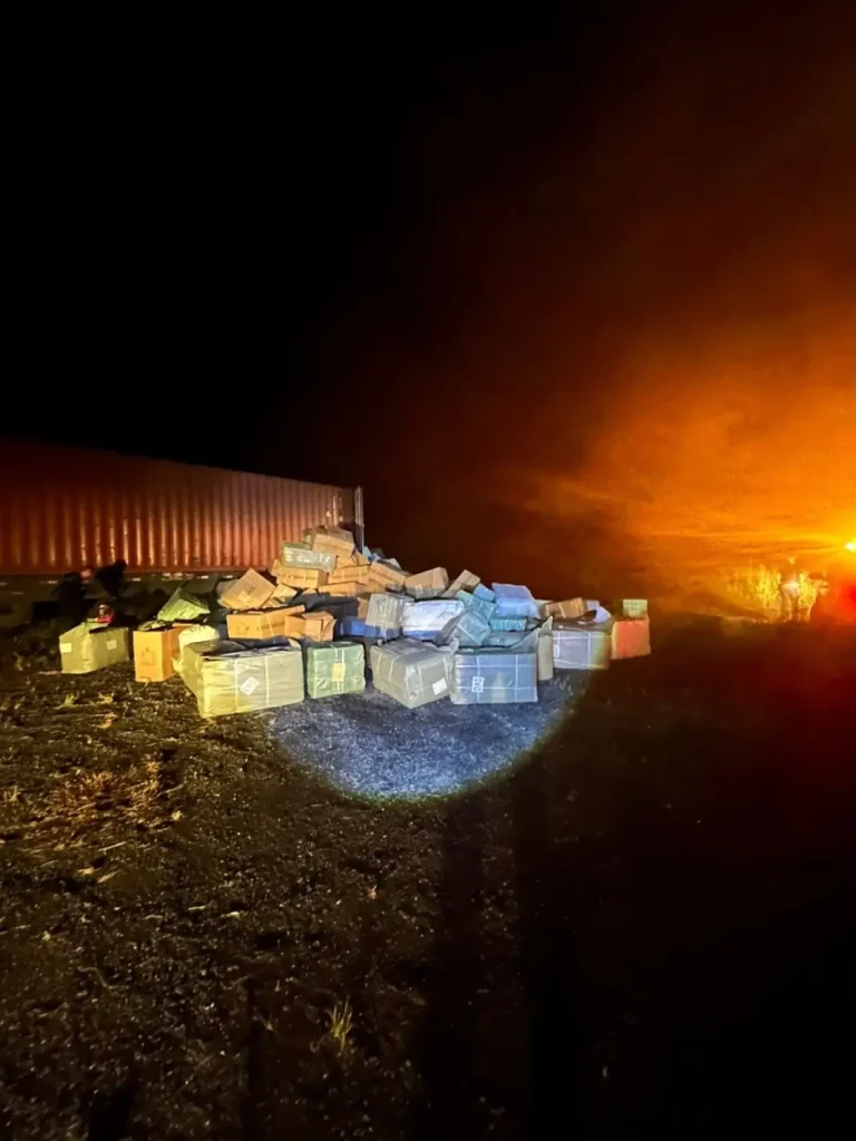 ROBAN CONTENEDOR CARGADO DE TENIS Y SE LLEVAN AL CHOFER