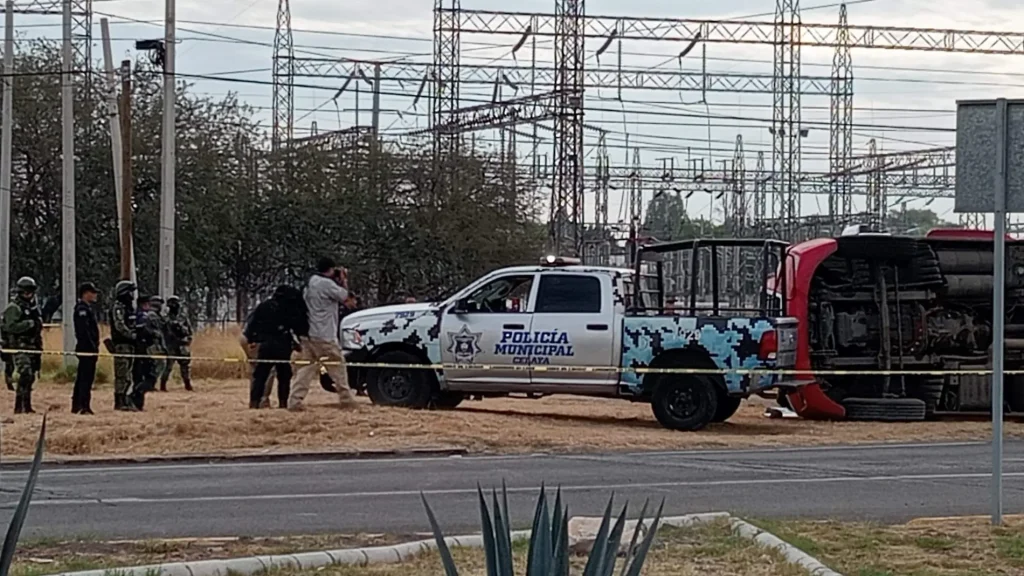 Persecución y balacera culmina con detenido y recuperación de un tráiler en la salida a Comonfort.
